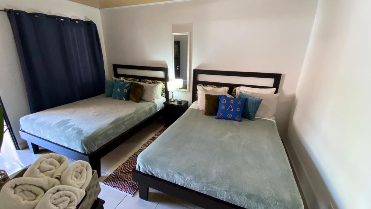 Roxy'S Bed & Breakfast 博卡奇卡 外观 照片